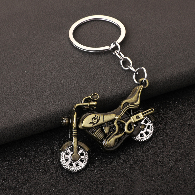 Rajzfilm menő motoros játék kulcstartó kreatív ötvözet motoros autós táska férfi és női kis ajándék medál