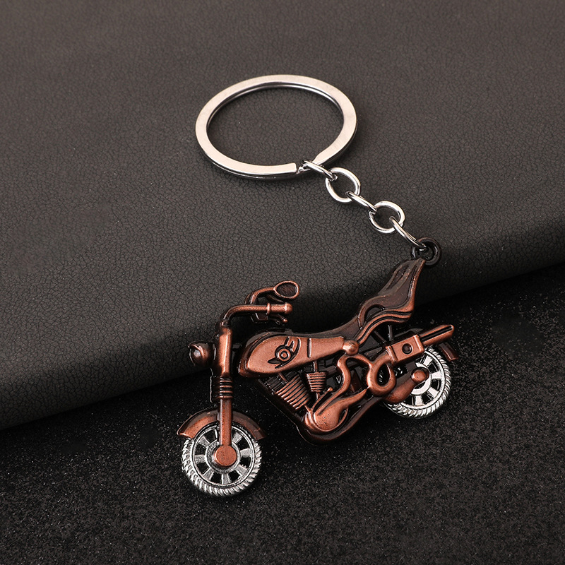 Rajzfilm menő motoros játék kulcstartó kreatív ötvözet motoros autós táska férfi és női kis ajándék medál