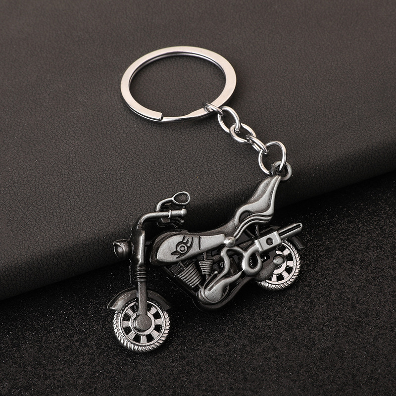 Rajzfilm menő motoros játék kulcstartó kreatív ötvözet motoros autós táska férfi és női kis ajándék medál