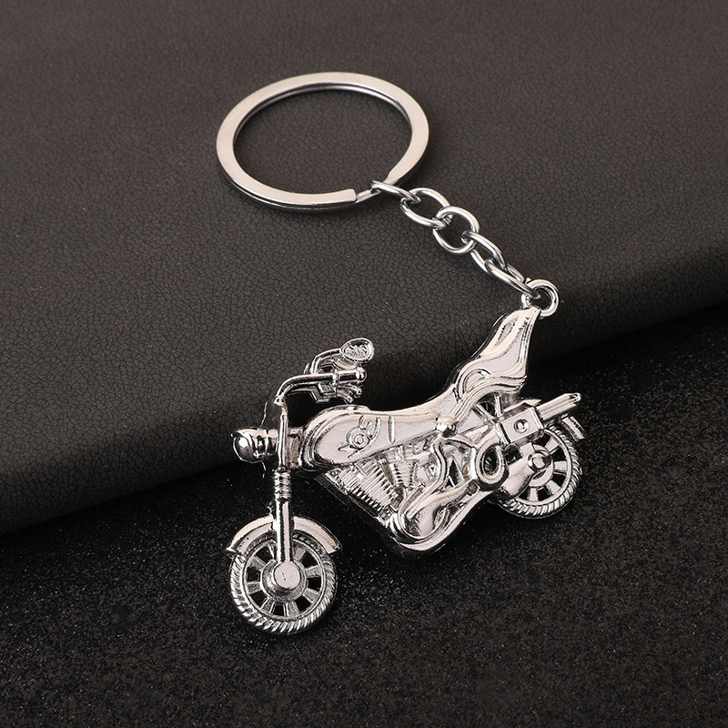 Rajzfilm menő motoros játék kulcstartó kreatív ötvözet motoros autós táska férfi és női kis ajándék medál