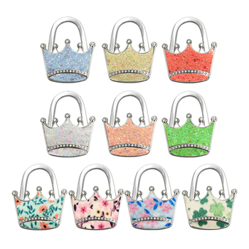 Határokon átnyúló e-kereskedelmi vázlat kreatív összecsukható táskaakasztó csillámos bőr korona táskaakasztó összecsukható asztali karácsonyi harisnyaakasztó