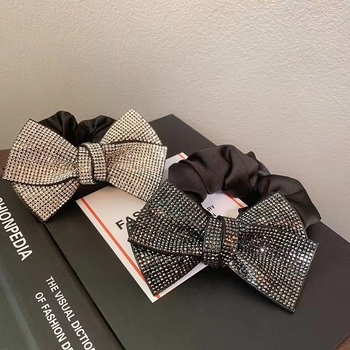 Suur teemantidega kaetud juukserõngas, lipsusõlmega juuksenöör, vibunöör, Jaapani stiilis läikivad juuksed, juuksepahmakas, ponyon-seotud juuksenöör