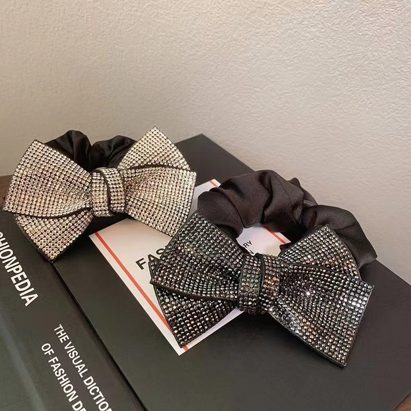 Suur teemantidega kaetud juukserõngas, lipsusõlmega juuksenöör, vibunöör, Jaapani stiilis läikivad juuksed, juuksepahmakas, ponyon-seotud juuksenöör