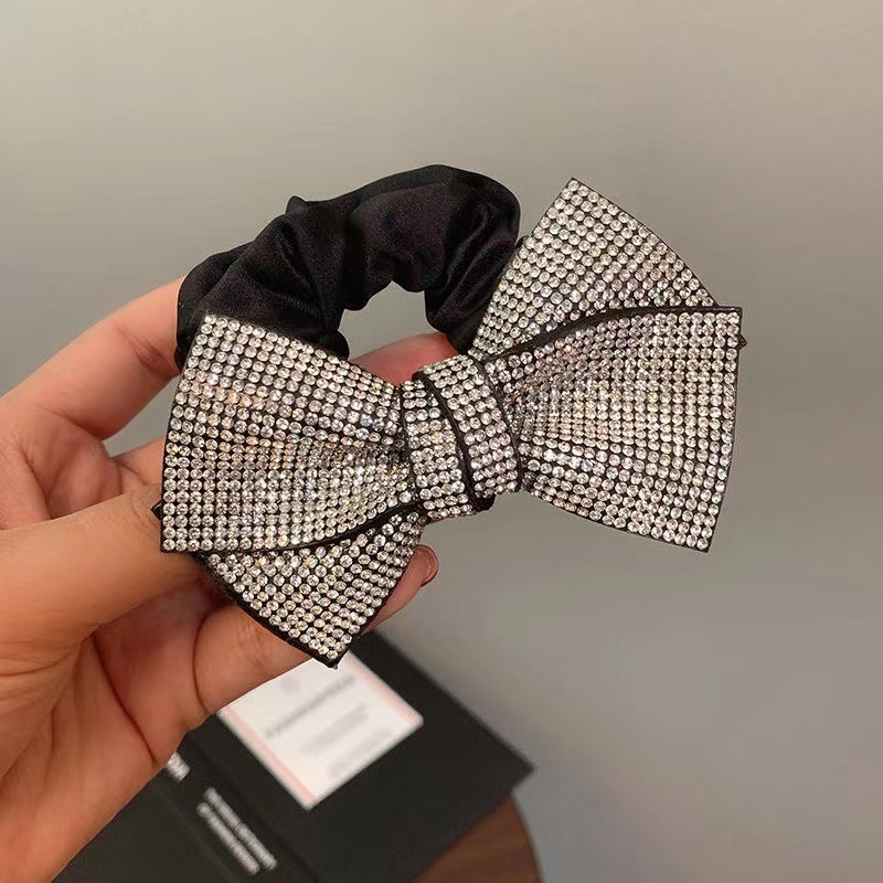 Suur teemantidega kaetud juukserõngas, lipsusõlmega juuksenöör, vibunöör, Jaapani stiilis läikivad juuksed, juuksepahmakas, ponyon-seotud juuksenöör