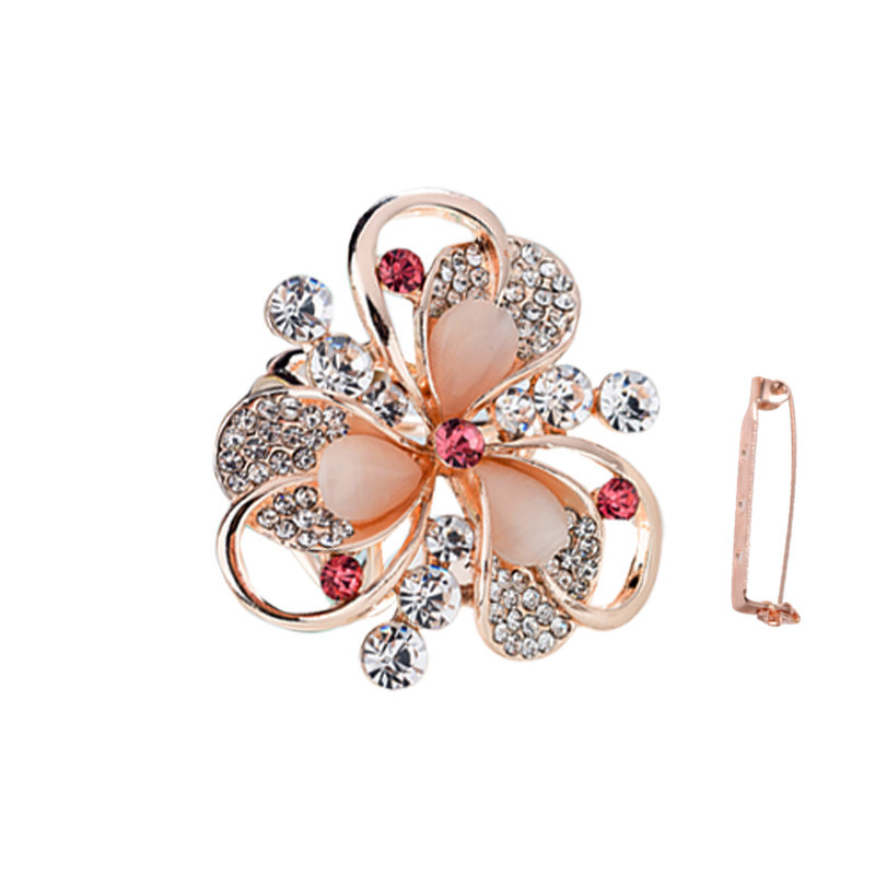 Japán és koreai stílusú egyszerű póló csat sarokcsomó csat luxus bross női mindenhez illő szegély kreatív dekoratív selyem törölköző csat kettős felhasználású