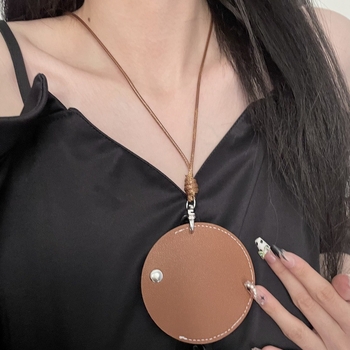 Στρογγυλό κολιέ με κούμπωμα από δέρμα μόδας, πολυτελές κομψό κολιέ με κούμπωμα, κρεμαστό κόσμημα, αλυσιδάκι, αξεσουάρ αλυσίδας