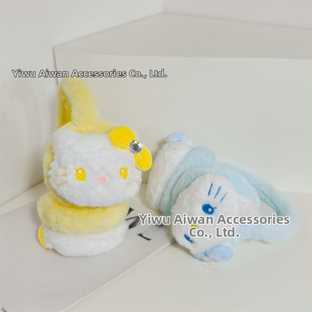 Χειμερινά βελούδινα ωτοασπίδες γάτας με καρτούν, πυκνά ωτοασπίδες βγαίνουν έξω, αντιανεμικά ωτοασπίδες, χαριτωμένο τεχνούργημα που καλύπτει τα αυτιά