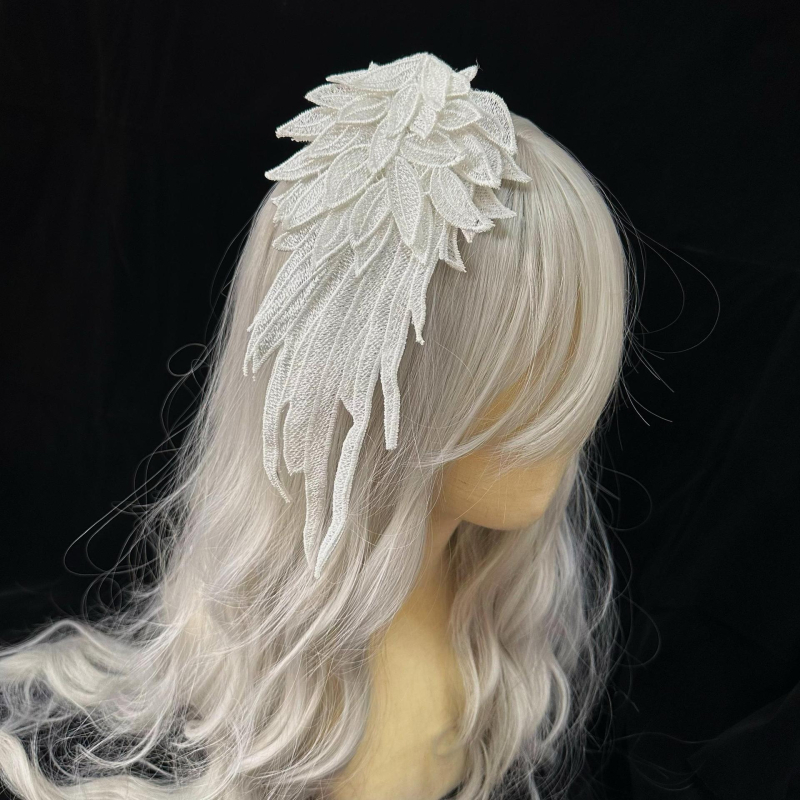 Angelo sparnai, Lolita plunksna, juodai balta, dviejų spalvų, siuvinėta šoninė segtukas, ančiuko segtukas, kintamos formos, derantis angelas