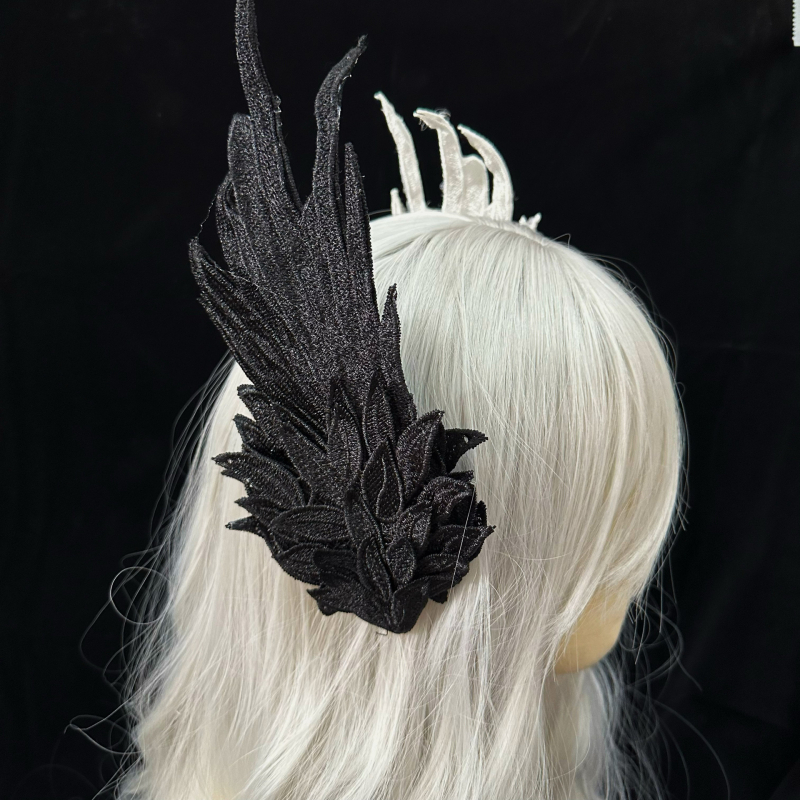 Angelo sparnai, Lolita plunksna, juodai balta, dviejų spalvų, siuvinėta šoninė segtukas, ančiuko segtukas, kintamos formos, derantis angelas