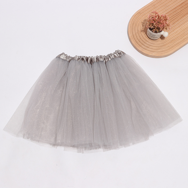 Didmeninė prekyba gamykliniais šokių drabužiais suaugusiems, trijų sluoksnių, šešių dalių, pettiskirt. Sandėlyje.