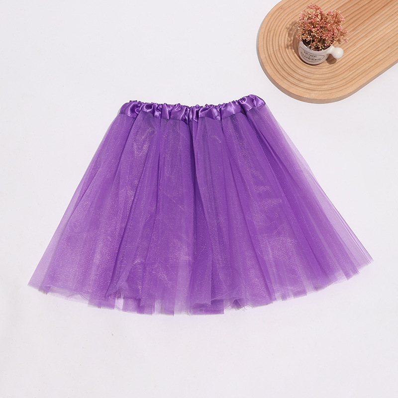 Didmeninė prekyba gamykliniais šokių drabužiais suaugusiems, trijų sluoksnių, šešių dalių, pettiskirt. Sandėlyje.