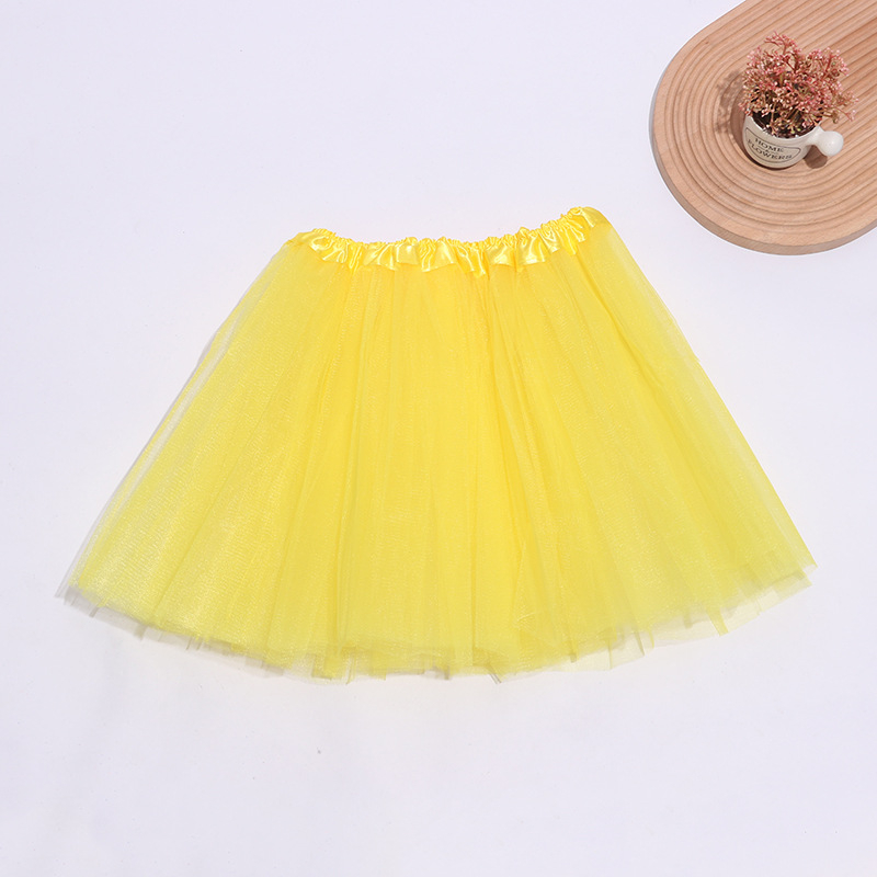 Didmeninė prekyba gamykliniais šokių drabužiais suaugusiems, trijų sluoksnių, šešių dalių, pettiskirt. Sandėlyje.