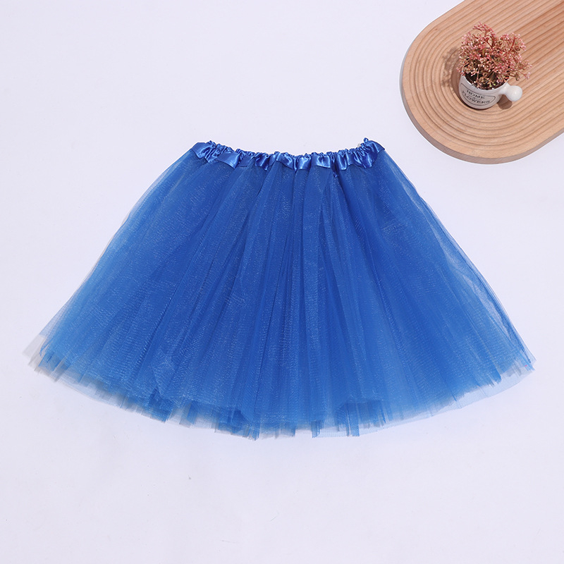 Didmeninė prekyba gamykliniais šokių drabužiais suaugusiems, trijų sluoksnių, šešių dalių, pettiskirt. Sandėlyje.