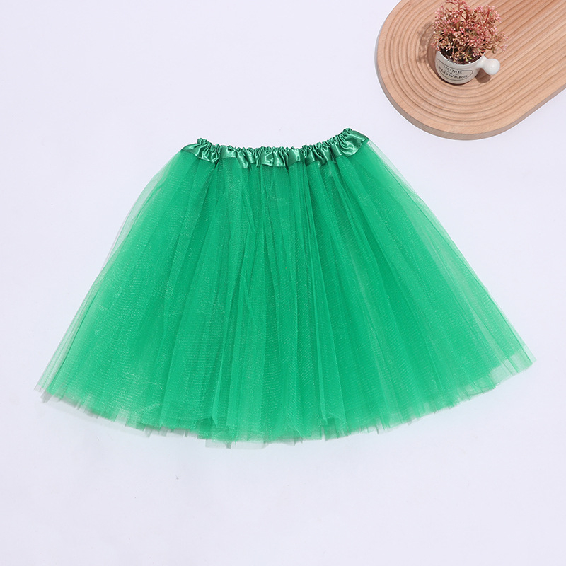 Didmeninė prekyba gamykliniais šokių drabužiais suaugusiems, trijų sluoksnių, šešių dalių, pettiskirt. Sandėlyje.