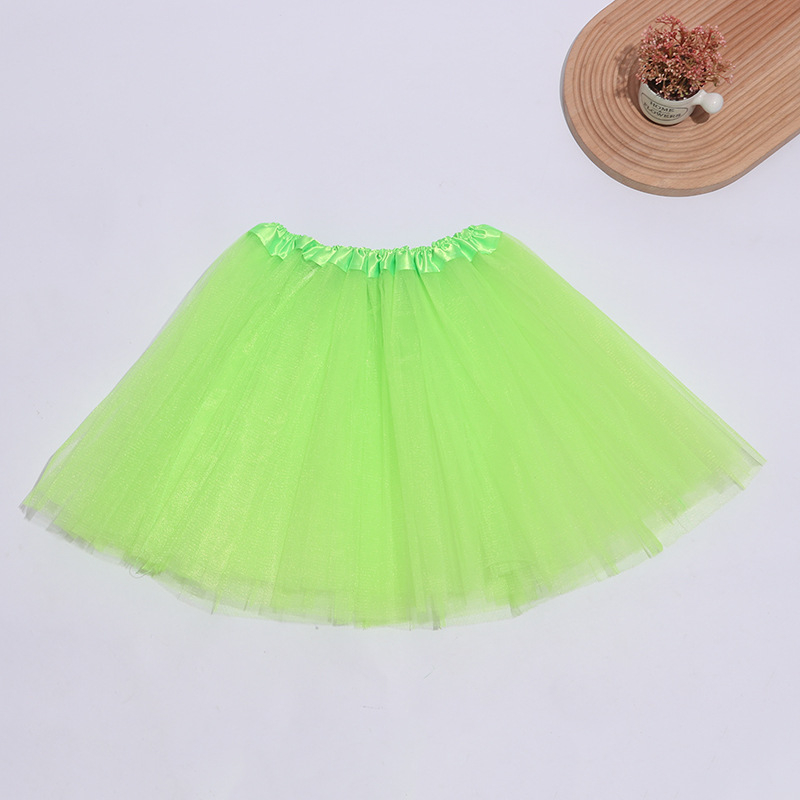 Didmeninė prekyba gamykliniais šokių drabužiais suaugusiems, trijų sluoksnių, šešių dalių, pettiskirt. Sandėlyje.