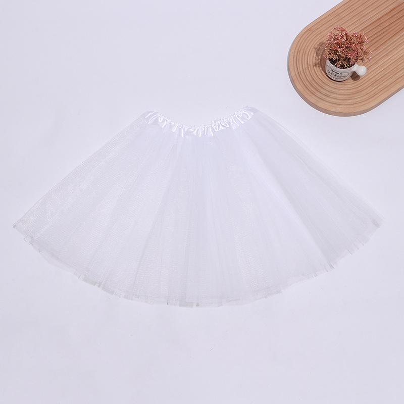 Didmeninė prekyba gamykliniais šokių drabužiais suaugusiems, trijų sluoksnių, šešių dalių, pettiskirt. Sandėlyje.