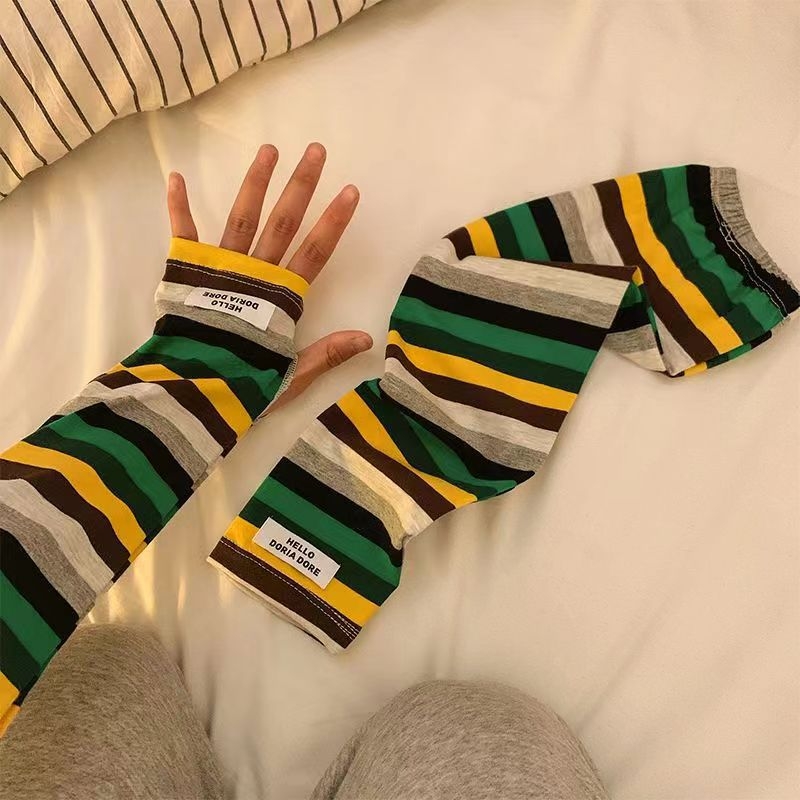 Színben illeszkedő csíkos napvédő ujjak Női jég selyem laza jégvédő ujjak Nyári napvédelem UV-szűrős karvédő jégvédő ujjak