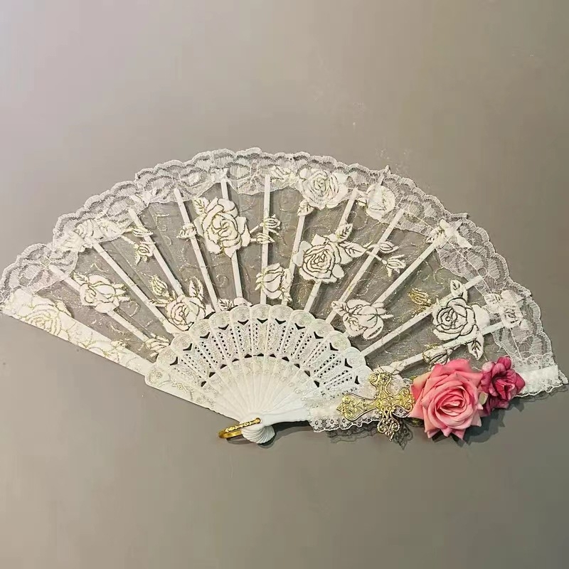 Új Lolita csipke legyező Gyönyörű retró európai stílusú rózsás összecsukható legyező Tea Party Diablo Comic-Con Cos kellékek