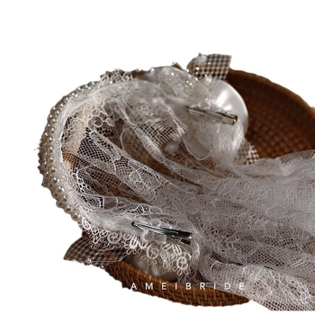 Νέα νυφική κόμμωση γάμου με vintage δαντέλα σε στιλ Δημοκρατίας της Κίνας, γαλλική ιδιοσυγκρασία, αξεσουάρ μαλλιών με ρακέτα, βαριά βιομηχανία νυφικού