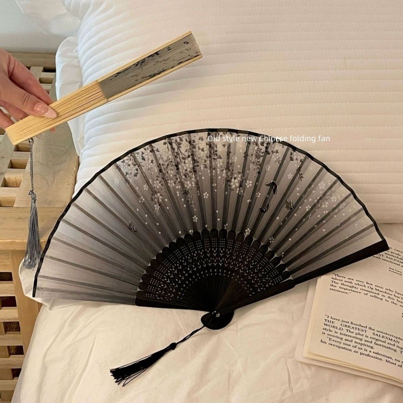 Új összecsukható kis legyező kínai stílusú, ősi stílusú összecsukható legyező új kínai stílusú női tavaszi és nyári hanfu cheongsam tánclegelő internetes népszerű fu