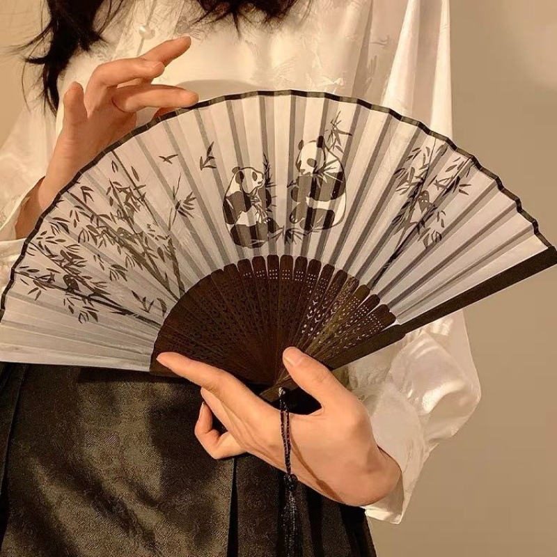 Új összecsukható kis legyező kínai stílusú, ősi stílusú összecsukható legyező új kínai stílusú női tavaszi és nyári hanfu cheongsam tánclegelő internetes népszerű fu