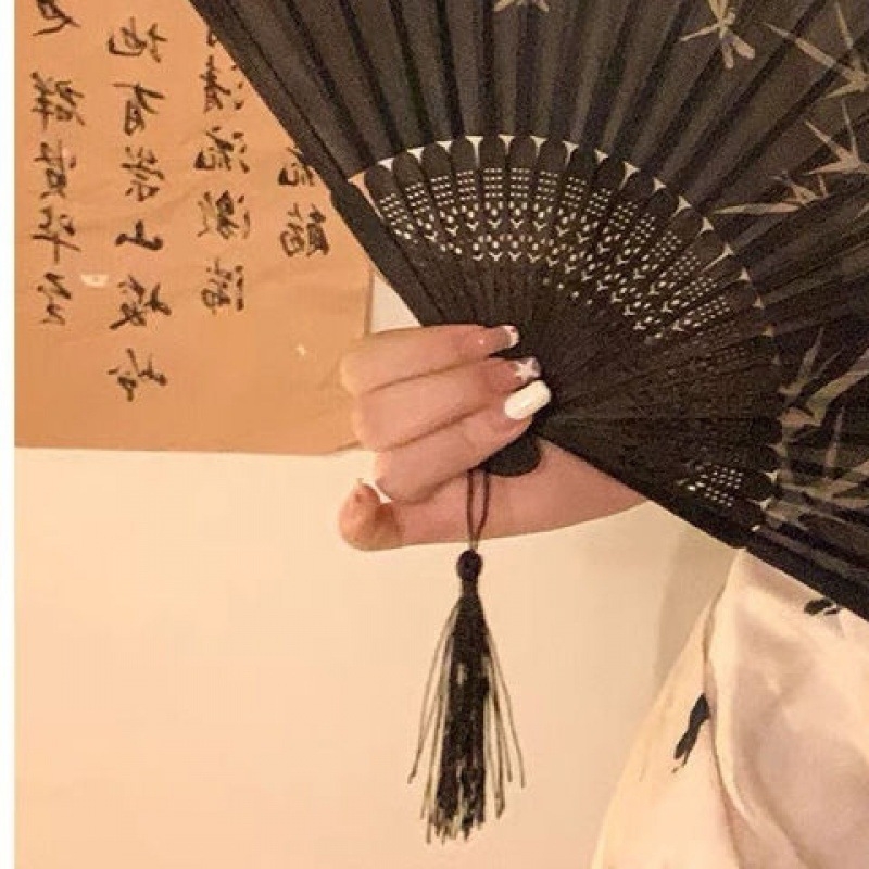 Új összecsukható kis legyező kínai stílusú, ősi stílusú összecsukható legyező új kínai stílusú női tavaszi és nyári hanfu cheongsam tánclegelő internetes népszerű fu