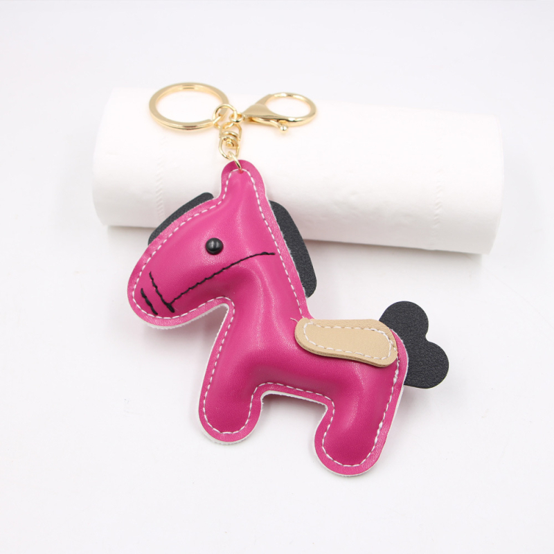 Trendi márka ló év csúcskategóriás ékszer póni medál ajándék póni autó kulcstartó medál poggyász ruházat kiegészítők