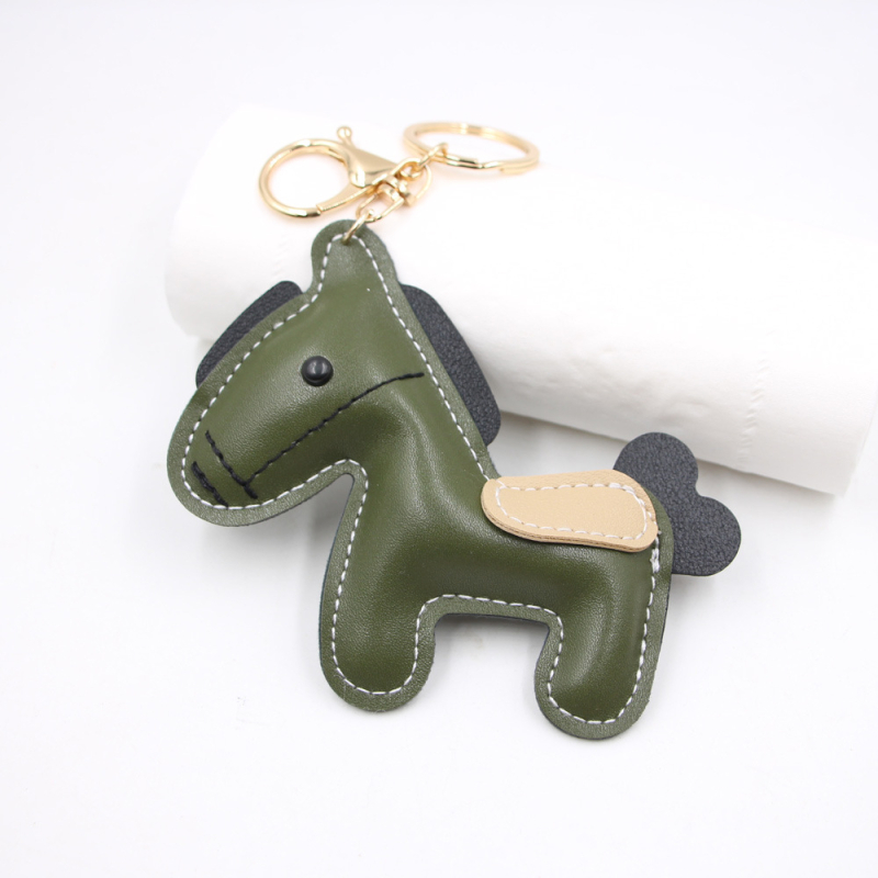 Trendi márka ló év csúcskategóriás ékszer póni medál ajándék póni autó kulcstartó medál poggyász ruházat kiegészítők