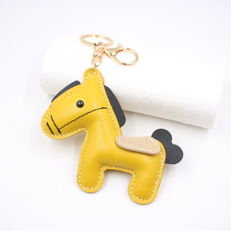 Trendi márka ló év csúcskategóriás ékszer póni medál ajándék póni autó kulcstartó medál poggyász ruházat kiegészítők