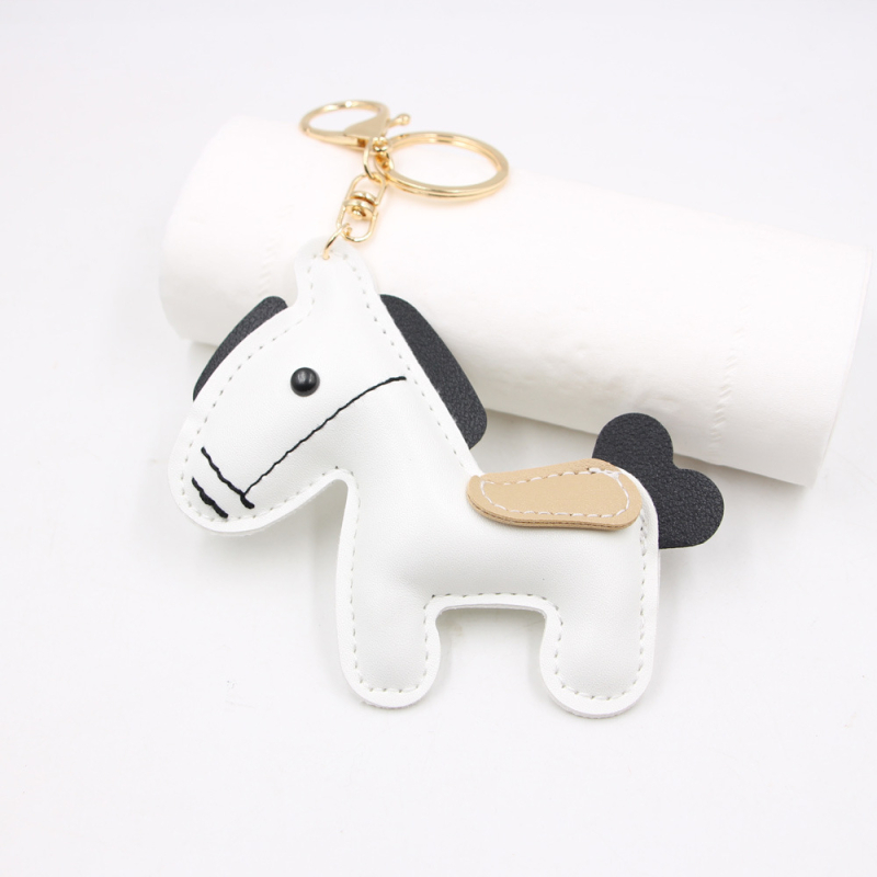 Trendi márka ló év csúcskategóriás ékszer póni medál ajándék póni autó kulcstartó medál poggyász ruházat kiegészítők