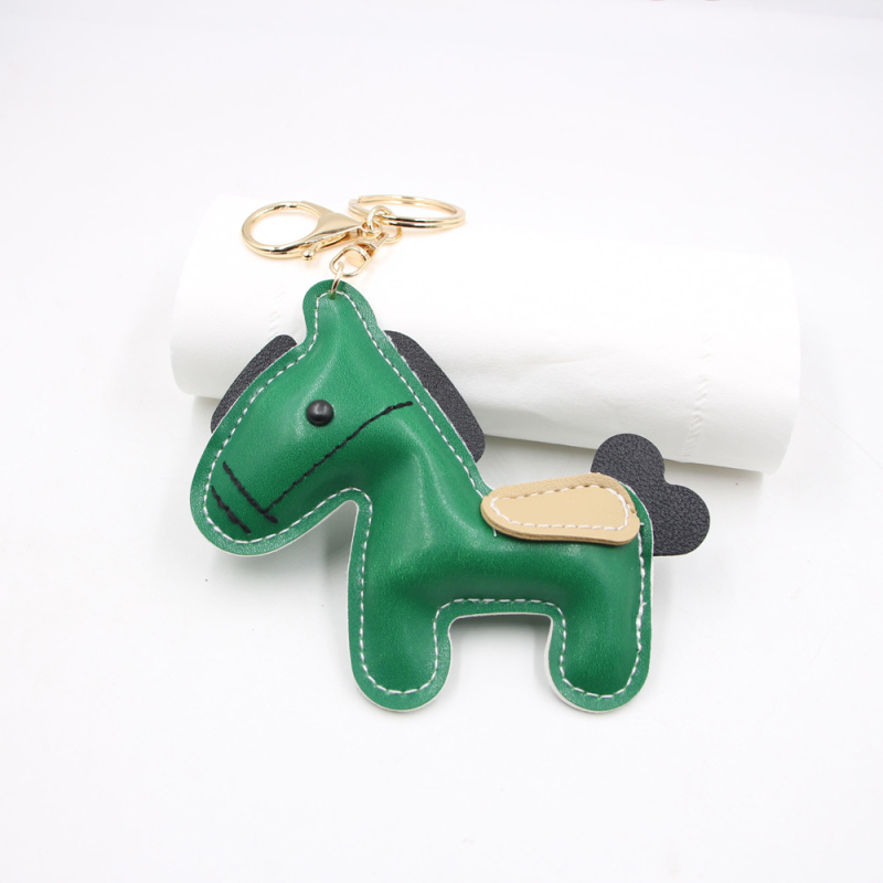 Trendi márka ló év csúcskategóriás ékszer póni medál ajándék póni autó kulcstartó medál poggyász ruházat kiegészítők