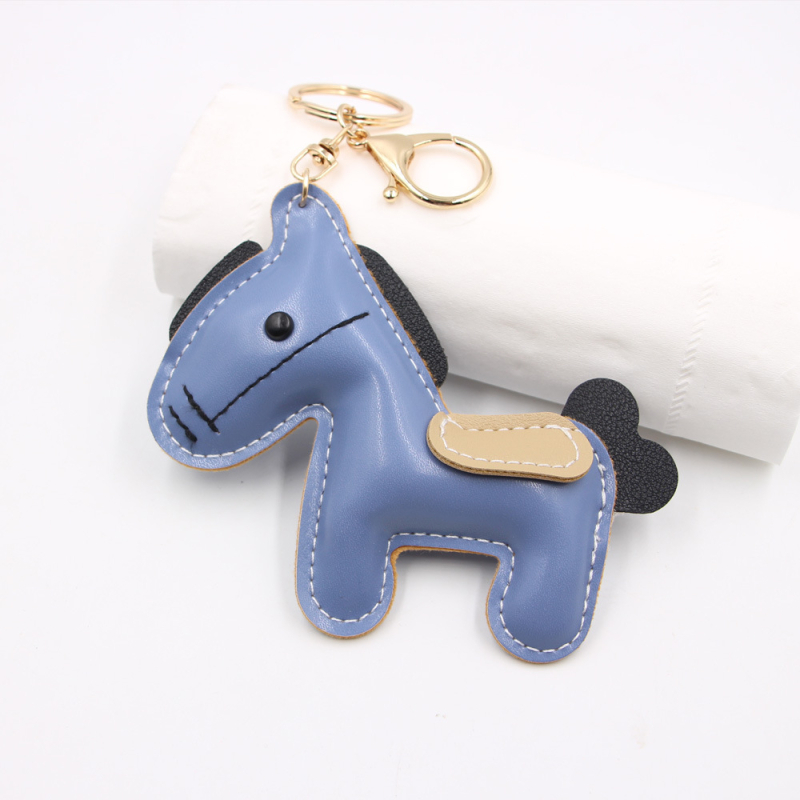 Trendi márka ló év csúcskategóriás ékszer póni medál ajándék póni autó kulcstartó medál poggyász ruházat kiegészítők