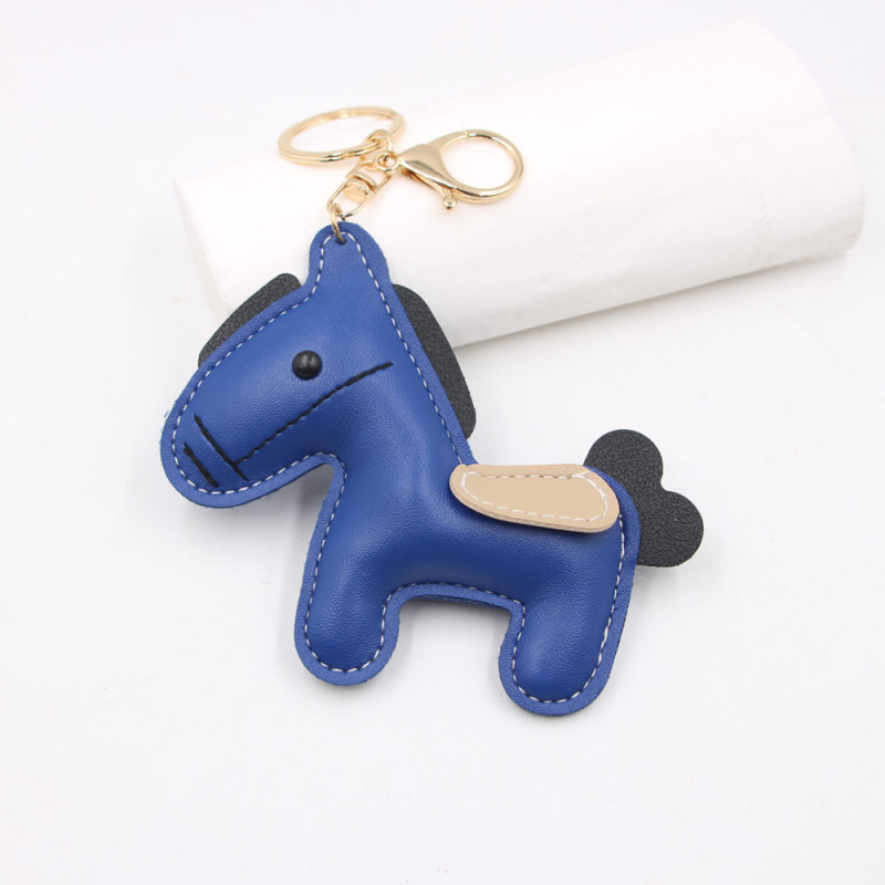 Trendi márka ló év csúcskategóriás ékszer póni medál ajándék póni autó kulcstartó medál poggyász ruházat kiegészítők