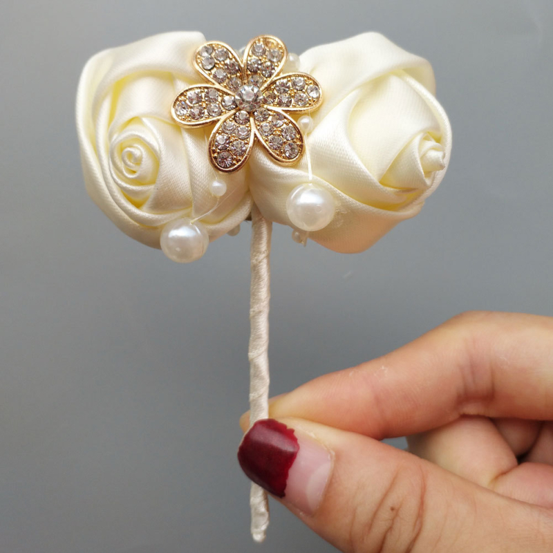 Tiesioginė gamyklinė simuliacija Rožė Vestuvės Nuotaka laiko gėlę Pamergės sesers riešo gėlė pabrolio sagė W242-T