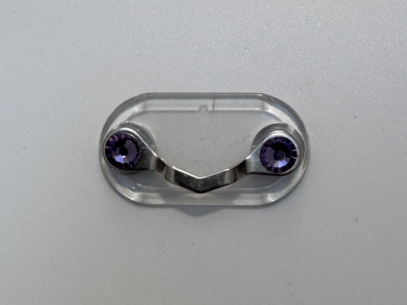 Határokon átnyúló mágneses szemüvegtartó, mágneses tapadókorong, V-alakú bross, rendszámtábla tartó, kreatív mágneses ruhatartó fülhallgató csipesz