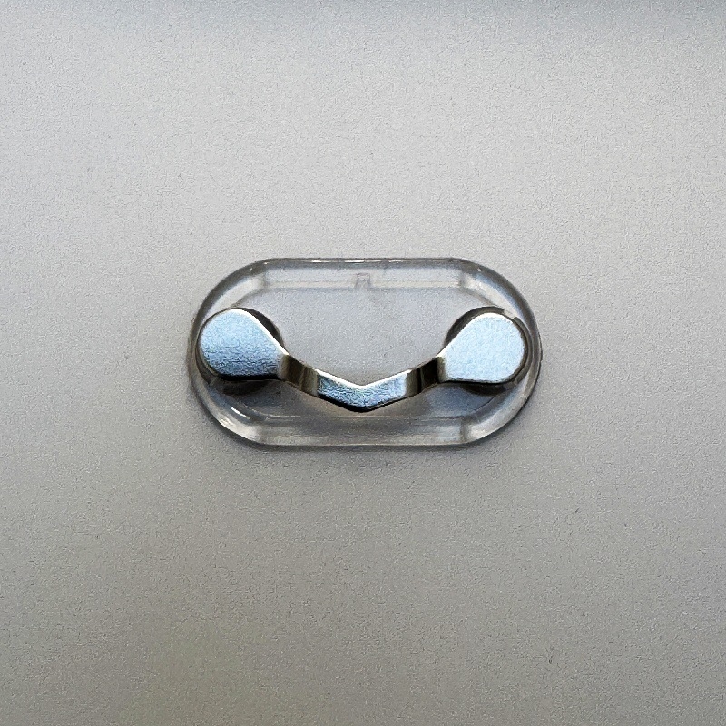 Határokon átnyúló mágneses szemüvegtartó, mágneses tapadókorong, V-alakú bross, rendszámtábla tartó, kreatív mágneses ruhatartó fülhallgató csipesz