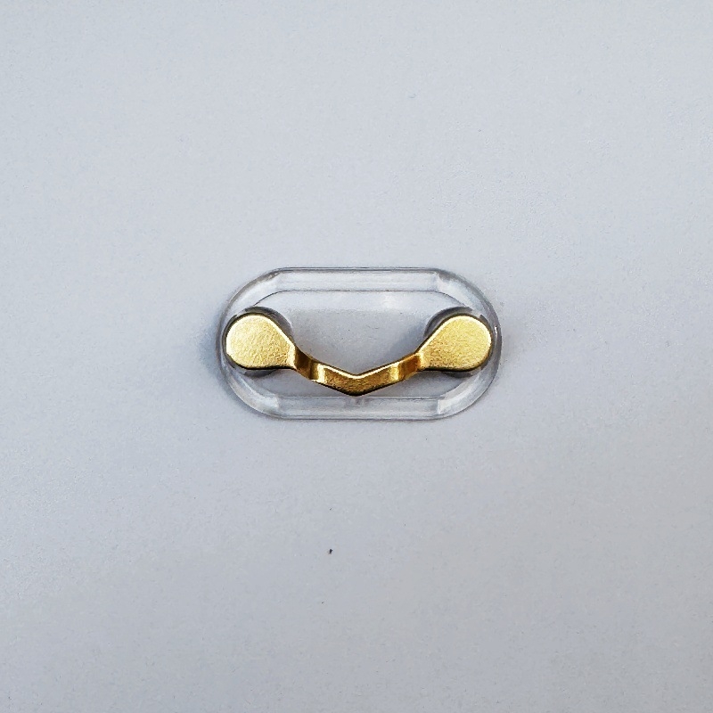 Határokon átnyúló mágneses szemüvegtartó, mágneses tapadókorong, V-alakú bross, rendszámtábla tartó, kreatív mágneses ruhatartó fülhallgató csipesz