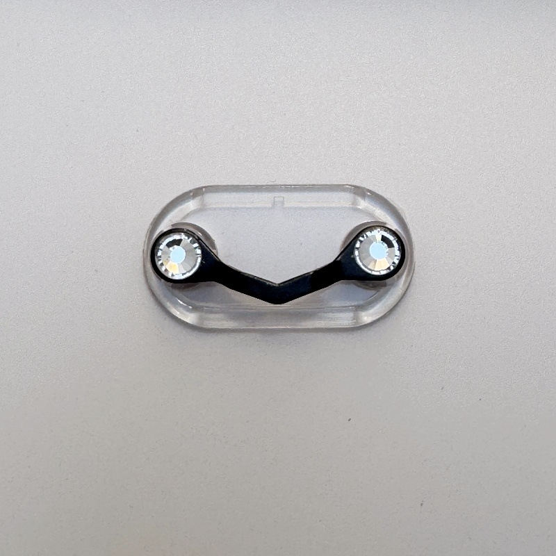 Határokon átnyúló mágneses szemüvegtartó, mágneses tapadókorong, V-alakú bross, rendszámtábla tartó, kreatív mágneses ruhatartó fülhallgató csipesz