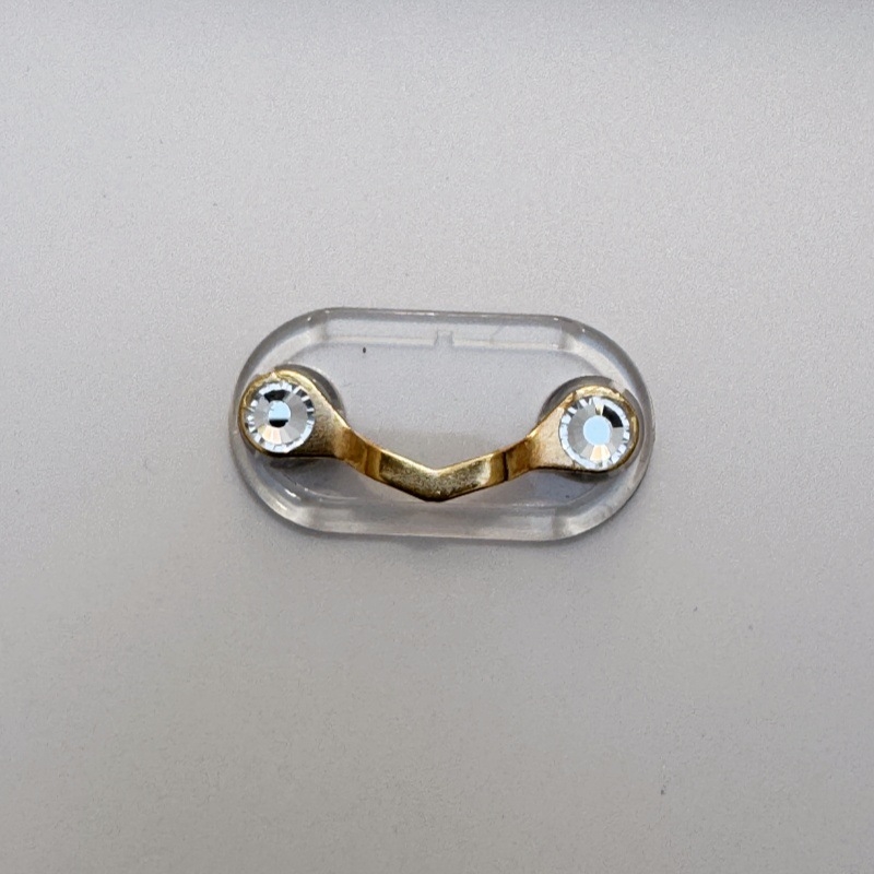 Határokon átnyúló mágneses szemüvegtartó, mágneses tapadókorong, V-alakú bross, rendszámtábla tartó, kreatív mágneses ruhatartó fülhallgató csipesz