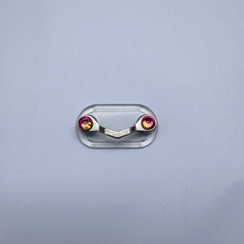 Határokon átnyúló mágneses szemüvegtartó, mágneses tapadókorong, V-alakú bross, rendszámtábla tartó, kreatív mágneses ruhatartó fülhallgató csipesz