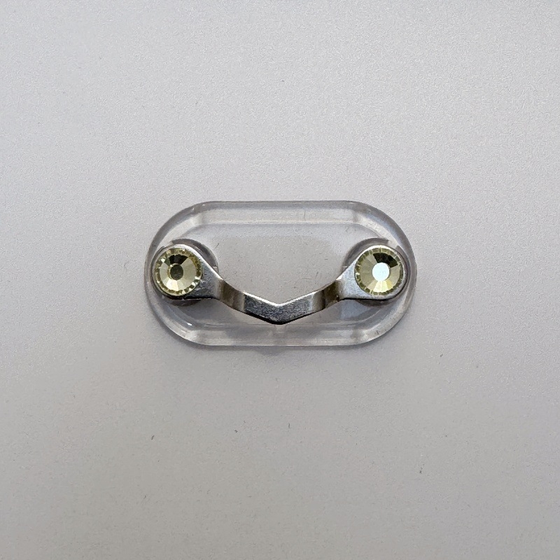 Határokon átnyúló mágneses szemüvegtartó, mágneses tapadókorong, V-alakú bross, rendszámtábla tartó, kreatív mágneses ruhatartó fülhallgató csipesz