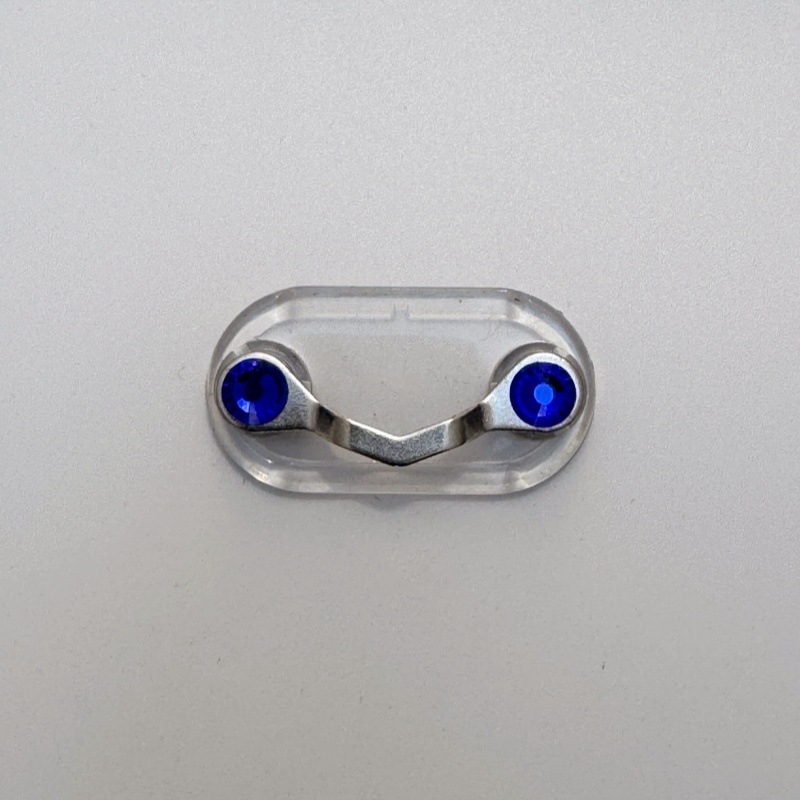 Határokon átnyúló mágneses szemüvegtartó, mágneses tapadókorong, V-alakú bross, rendszámtábla tartó, kreatív mágneses ruhatartó fülhallgató csipesz