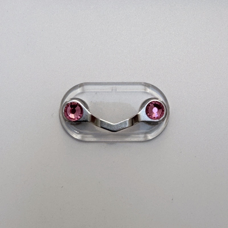 Határokon átnyúló mágneses szemüvegtartó, mágneses tapadókorong, V-alakú bross, rendszámtábla tartó, kreatív mágneses ruhatartó fülhallgató csipesz