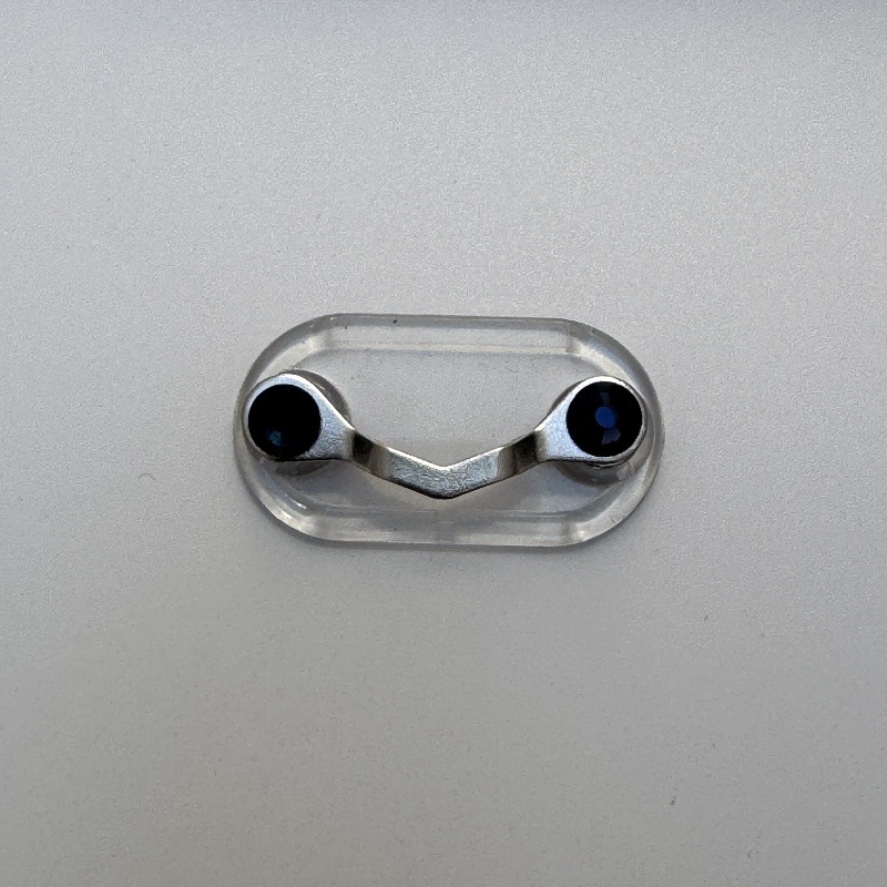 Határokon átnyúló mágneses szemüvegtartó, mágneses tapadókorong, V-alakú bross, rendszámtábla tartó, kreatív mágneses ruhatartó fülhallgató csipesz