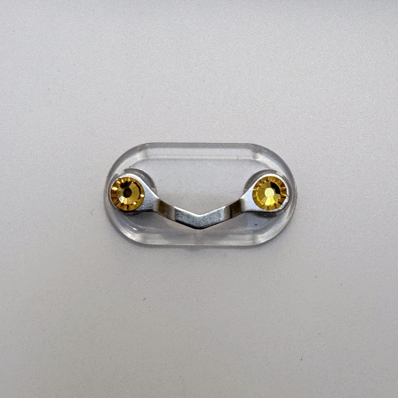 Határokon átnyúló mágneses szemüvegtartó, mágneses tapadókorong, V-alakú bross, rendszámtábla tartó, kreatív mágneses ruhatartó fülhallgató csipesz