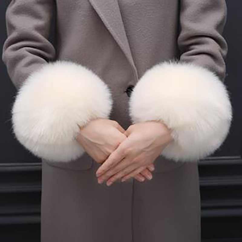 Európai és amerikai stílusú, kiváló minőségű, műróka szőrméből készült, szögletes nyakú kosztüm csuklórészletekkel, elegáns és intellektuális, finom kerek nyakú hajtókával nőknek