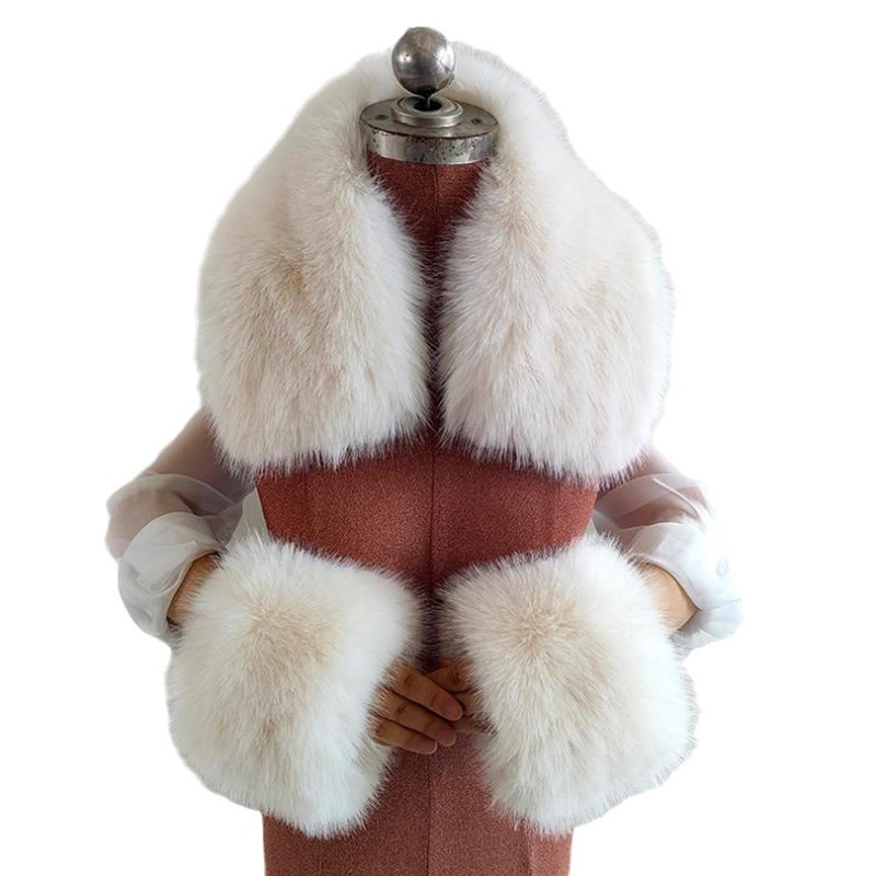 Európai és amerikai stílusú, kiváló minőségű, műróka szőrméből készült, szögletes nyakú kosztüm csuklórészletekkel, elegáns és intellektuális, finom kerek nyakú hajtókával nőknek