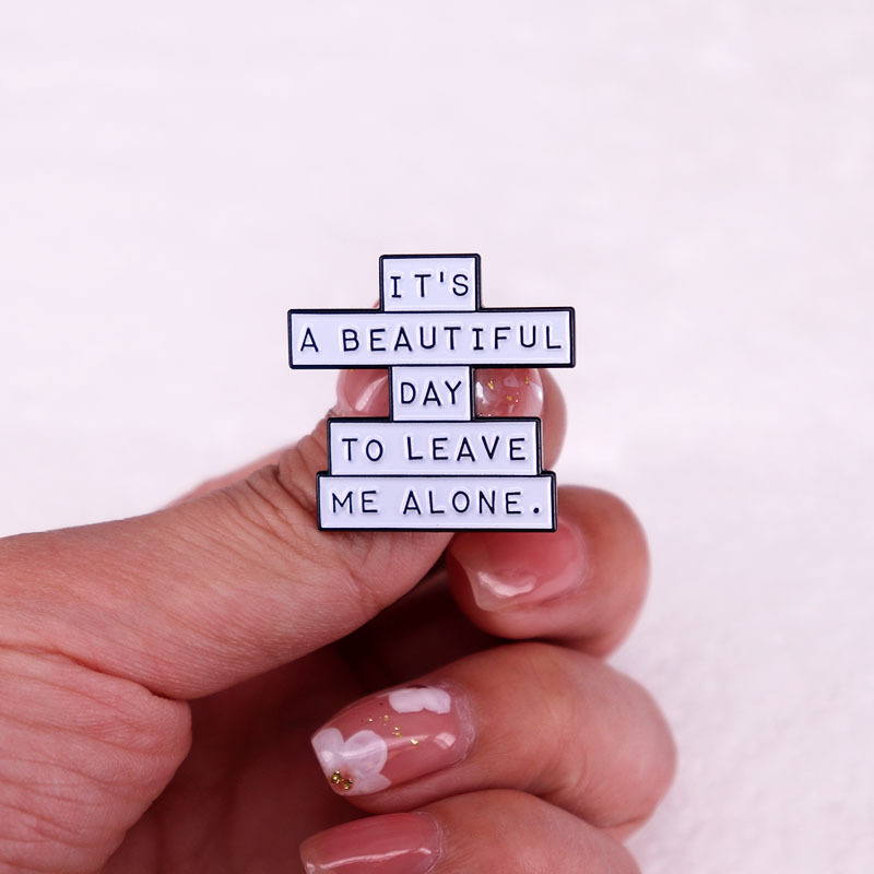 Azok, akik szeretnek egyedül lenni, bross kitűző kiegészítők