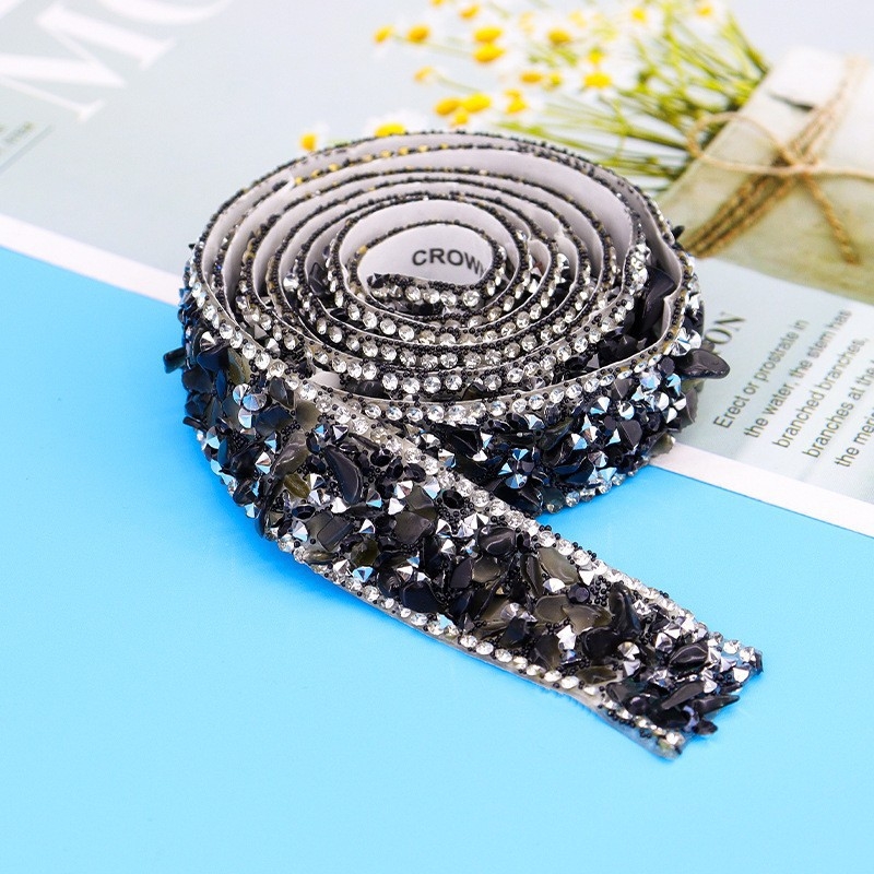 Strassz csík színes forró fúrópaszta ruházati kiegészítők öntapadós fúrócsík barkács kiegészítők dekoratív gyanta fúrócsík flash fúrópaszta