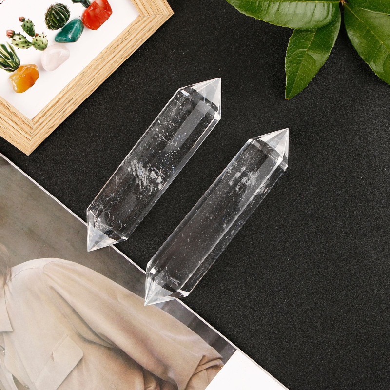 Piiriülene uus naturaalne kristall Vogeli mitmelõigatud valgest kristallist sulatuskolonni mitme prismaga käsitöökaunistused hulgimüük